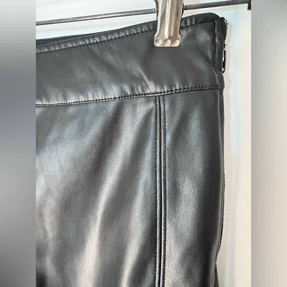 We The Free Unapologetic Pedal Pusher Pants in Black Size 0 NWT - Picture 3 of 10